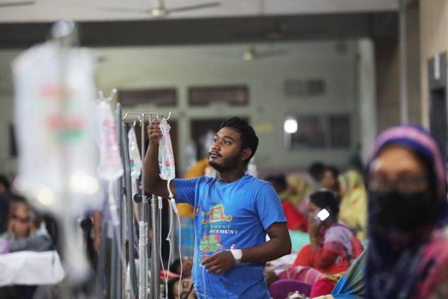 Bangladesh Confronts Surge In Dengue Cases - Dhaka People suffering from dengue fever as they admitted for treatment at a government hospital in Dhaka, Bangladesh, on August 12, 2023. The dengue outbreak in Bangladesh has taken a worrisome turn as the number of cases and fatalities continue to rise, signaling an alarming trend this year. Photo by Habibur Rahman ABACAPRESS.COM Dhaka 1100 Bangladesh Copyright: xHabiburxRahman ABACAx 863765_007 HabiburxRahman ABACAx 863765_007
