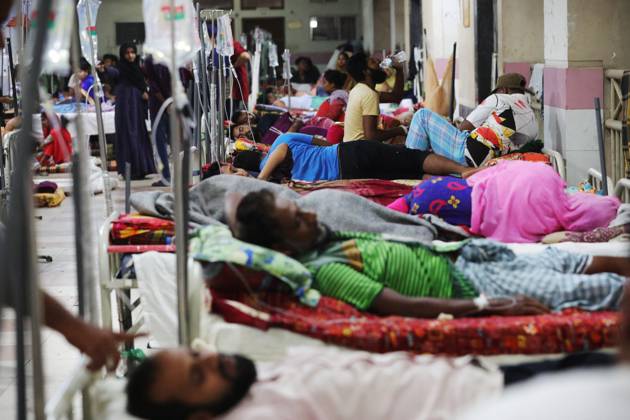 Bangladesh Confronts Surge In Dengue Cases - Dhaka People suffering from dengue fever as they admitted for treatment at a government hospital in Dhaka, Bangladesh, on August 12, 2023. The dengue outbreak in Bangladesh has taken a worrisome turn as the number of cases and fatalities continue to rise, signaling an alarming trend this year. Photo by Habibur Rahman ABACAPRESS.COM Dhaka 1100 Bangladesh Copyright: xHabiburxRahman ABACAx 863765_008 HabiburxRahman ABACAx 863765_008