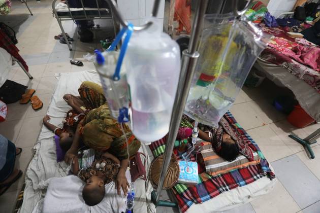 Bangladesh Confronts Surge In Dengue Cases - Dhaka People suffering from dengue fever as they admitted for treatment at a government hospital in Dhaka, Bangladesh, on August 12, 2023. The dengue outbreak in Bangladesh has taken a worrisome turn as the number of cases and fatalities continue to rise, signaling an alarming trend this year. Photo by Habibur Rahman ABACAPRESS.COM Dhaka 1100 Bangladesh Copyright: xHabiburxRahman ABACAx 863765_009 HabiburxRahman ABACAx 863765_009