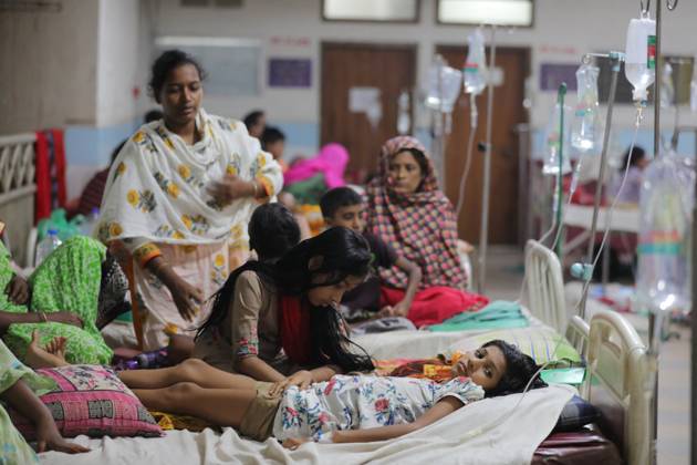 Bangladesh Confronts Surge In Dengue Cases - Dhaka People suffering from dengue fever as they admitted for treatment at a government hospital in Dhaka, Bangladesh, on August 12, 2023. The dengue outbreak in Bangladesh has taken a worrisome turn as the number of cases and fatalities continue to rise, signaling an alarming trend this year. Photo by Habibur Rahman ABACAPRESS.COM Dhaka 1100 Bangladesh Copyright: xHabiburxRahman ABACAx 863765_011 HabiburxRahman ABACAx 863765_011