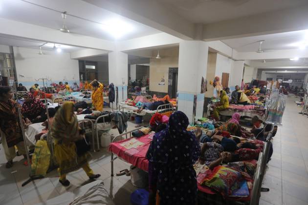 Bangladesh Confronts Surge In Dengue Cases - Dhaka People suffering from dengue fever as they admitted for treatment at a government hospital in Dhaka, Bangladesh, on August 12, 2023. The dengue outbreak in Bangladesh has taken a worrisome turn as the number of cases and fatalities continue to rise, signaling an alarming trend this year. Photo by Habibur Rahman ABACAPRESS.COM Dhaka 1100 Bangladesh Copyright: xHabiburxRahman ABACAx 863765_013 HabiburxRahman ABACAx 863765_013
