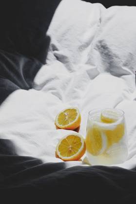 A closeup of a lemon juice with lemons on the bed *** einer closeupe des einer Zitrone Saft mit Zitronen am der Bett 4983759 RECORD DATE NOT STATED