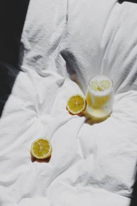 A closeup of a lemon juice with lemons on the bed *** einer closeupe des einer Zitrone Saft mit Zitronen am der Bett 4983760 RECORD DATE NOT STATED