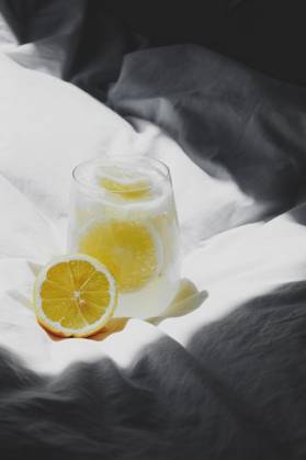 A closeup of a lemon juice with lemons on the bed *** einer closeupe des einer Zitrone Saft mit Zitronen am der Bett 4983766 RECORD DATE NOT STATED