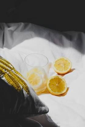 A closeup of a lemon juice with lemons on the bed *** einer closeupe des einer Zitrone Saft mit Zitronen am der Bett 4983773 RECORD DATE NOT STATED
