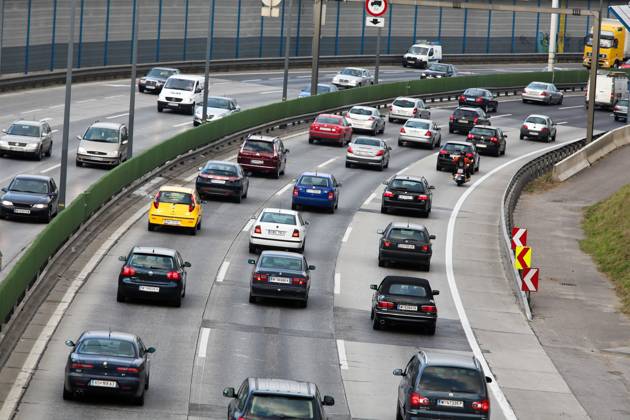 Stau im Verkehr mit Autos auf einer Autobahn Strasse Stau im Verkehr mit Autos auf einer Autobahn Strasse ,model released, Symbolfoto Copyright: xZoonar.com ErwinxWodickax 1841998 ,model released, Symbolfoto ,property released