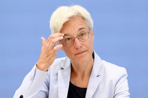 Brigitte Knopf bei der Bundespressekonferenz Expertenrat für Klimafragen: Veröffentlichung der Stellungnahme zum Klimaschutzprogramm 2023 und des Prüfberichts für die Sektoren Gebäude und Verkehr im Haus der Bundespressekonferenz. Berlin, 22.08.2023