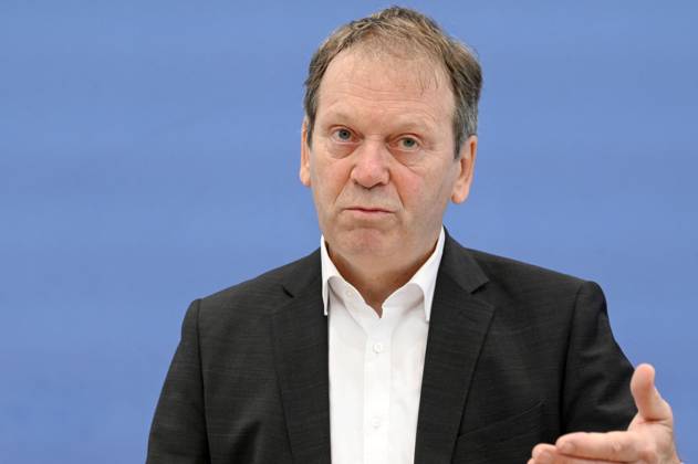 Hans-Martin Henning bei der Bundespressekonferenz Expertenrat für Klimafragen: Veröffentlichung der Stellungnahme zum Klimaschutzprogramm 2023 und des Prüfberichts für die Sektoren Gebäude und Verkehr im Haus der Bundespressekonferenz. Berlin, 22.08.2023