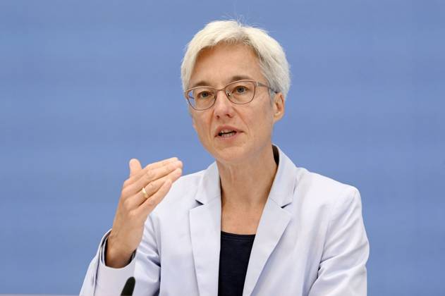 Brigitte Knopf bei der Bundespressekonferenz Expertenrat für Klimafragen: Veröffentlichung der Stellungnahme zum Klimaschutzprogramm 2023 und des Prüfberichts für die Sektoren Gebäude und Verkehr im Haus der Bundespressekonferenz. Berlin, 22.08.2023
