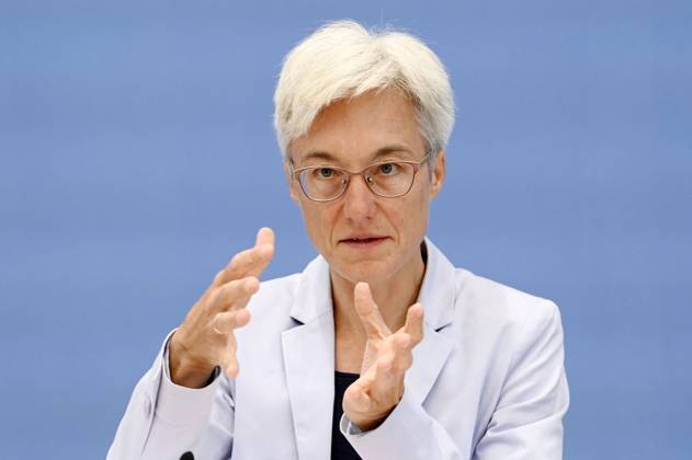 Brigitte Knopf bei der Bundespressekonferenz Expertenrat für Klimafragen: Veröffentlichung der Stellungnahme zum Klimaschutzprogramm 2023 und des Prüfberichts für die Sektoren Gebäude und Verkehr im Haus der Bundespressekonferenz. Berlin, 22.08.2023