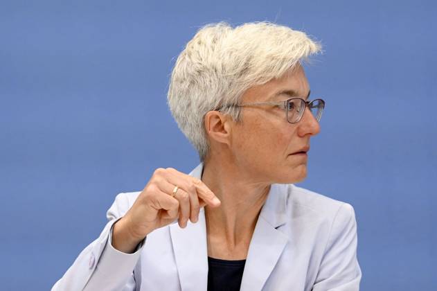 Brigitte Knopf bei der Bundespressekonferenz Expertenrat für Klimafragen: Veröffentlichung der Stellungnahme zum Klimaschutzprogramm 2023 und des Prüfberichts für die Sektoren Gebäude und Verkehr im Haus der Bundespressekonferenz. Berlin, 22.08.2023