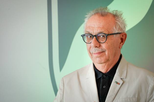Verleihung des Verdienstorden des Landes Nordrhein-Westfalen Dieter Kosslick aus Berlin erster Geschaeftsfuehrer der Filmstiftung NRW hat die Entwicklung Nordrhein-Westfalens im Portrait bei der Verleihung des Verdienstorden des Landes Nordrhein-Westfalen in der Staatskanzlei in Duesseldorf, Düsseldorf, 22.08.2023 Duesseldorf Nordrhein-Westfalen Deutschland