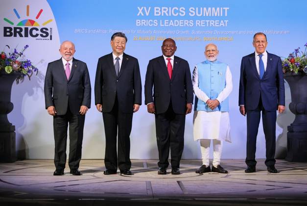 Bilder des Jahres 2023, News 08 August News Themen der Woche KW34 News Bilder des Tages South Africa BRICS Summit 8501394 22.08.2023 Brazilian President Luiz Inacio Lula da Silva, Chinese President Xi Jinping, South African President Cyril Ramaphosa, Indian Prime Minister Narendra Modi and Russian Foreign Minister Sergey Lavrov attend a photographing ceremony at the15th BRICS Summit in Johannesburg, South Africa. Russian Foreign Ministry Johannesburg South Africa  Copyright: xx