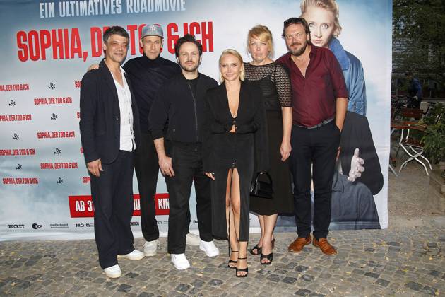 Bilder des Jahres 2023, Entertainment 08 August Entertainment Themen der Woche KW34 Entertainment Bilder des Tages Carlo Ljubek, Marc Hosemann, Dimitrij Schaad, Anna Maria Muehe, Dimitrij Schaad, Lina Beckmann und Charly Huebner bei der Sophia, der Tod & Ich Â Film Premiere am 26.08.2023 in Hamburg Sophia, der Tod & Ich Â Filmpremiere in Hamburg
