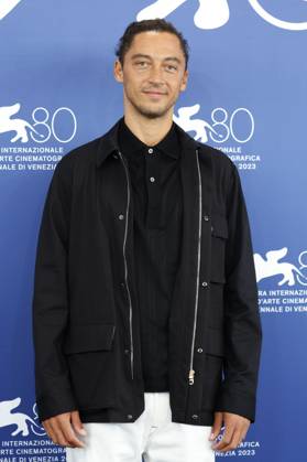 Jonas Carpignano beim Photocall der Orizzonti Award Jury für den besten Debütfilm auf der Biennale di Venezia 2023 80. Internationale Filmfestspiele von Venedig im Palazzo del Casino. Venedig, 30.08.2023