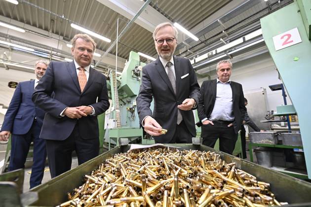 Bilder des Jahres 2023, News 08 August News Themen der Woche KW35 News Bilder des Tages Czech Prime Minister Petr Fiala, 2nd from right, during his visit at the Sellier & Bellot ammunition manufacturer in Vlasim, Benesov region, Czech Republic, August 31, 2023. At left is Sellier & Bellot CEO Radek Musil. At right is National Security Adviser to the Prime Minister Tomas Pojar. (CTKxPhoto LubosxPavlicek) CTKPhotoP2023083106328  CTKPhotoP2023083106328