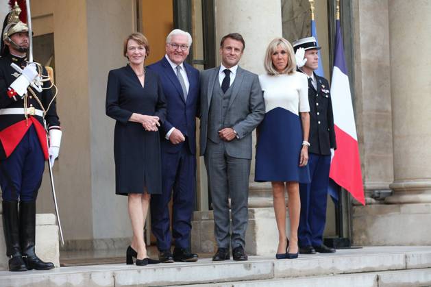 Bilder des Jahres 2023, News 08 August News Themen der Woche KW35 News Bilder des Tages Paris, Frank-Walter Steinmeier trifft Emmanuel Macron Emmanuel Macron et Brigitte Macron recoivent Frank-Walter Steinmeier et sa femme Elke Budenbender au palais de l Elysee NEWS: Macron recoit Steinmeier - Paris -31 08 2023 JonathanRebboah Panoramic  PESRK24022012