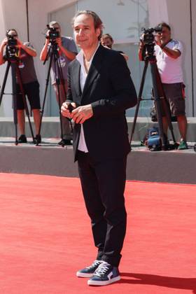 Venice - Premio Cartier Glory To The Filmaker Award Ceremony Alexandre Desplat arrives to Palazzo del Cinema to attending award ceremony of Premio Cartier Glory to the Filmaker 2023 at the 80th Venice International Film Festival on September 01, 2023 in Venice, Italy. Photo by Marco Piovanotto ABACAPRESS:COM Venice Italy  Copyright: xPiovanottoxMarco ABACAx 865934_003 PiovanottoxMarco ABACAx 865934_003
