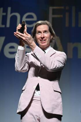 Entertainment Bilder des Tages Wes Anderson receives the Cartier Glory to the filmmaker award 2023 during the 80th Venice International Film Festival on September 01, 2023 Venice, Italy Wes Anderson receives the Cartier Glory to the filmmaker award 2023 during the 80th Venice International Film Festival on September 01, 2023 Venice, Italy, Credit:Maria Laura Antonelli Avalon Italy, Venice  Copyright: xMariaxLauraxAntonellix xAvalonx 0802079934