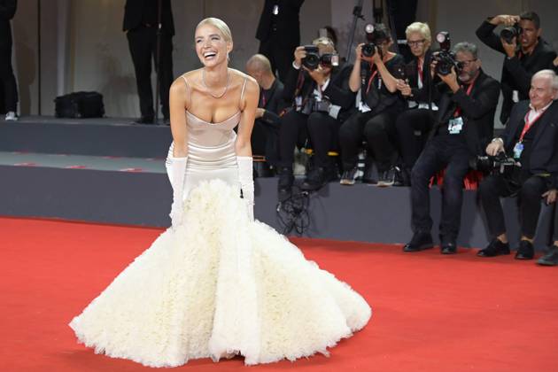 Bilder des Jahres 2023, Entertainment 09 September Entertainment Themen der Woche KW35 Entertainment Bilder des Tages September 1, 2023, Venezia Lido, Italy: Leone Hanne attends the red carpet of the movie Finalmente l alba at 80 Venice Film Festival at palazzo del Cinema at Lido. Venezia Lido Italy - ZUMAs197 20230901_aaa_s197_223 Copyright: xMarioxCartellix