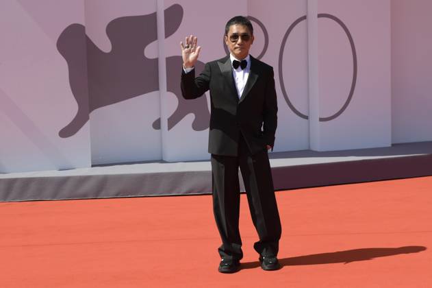 Tony Leung Chiu-wai bei der Premiere des Dokumentarfilms La parte del Leone: una storia della Mostra The Lion s Share: a History of the Mostra und die Verleihung des Goldenen Löwen für das Lebenswerk an Tony Leung Chiu-wai auf der Biennale di Venezia 2023 80. Internationale Filmfestspiele von Venedig im Palazzo del Cinema. Venedig, 02.09.2023