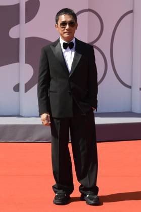 Tony Leung Chiu-wai bei der Premiere des Dokumentarfilms La parte del Leone: una storia della Mostra The Lion s Share: a History of the Mostra und die Verleihung des Goldenen Löwen für das Lebenswerk an Tony Leung Chiu-wai auf der Biennale di Venezia 2023 80. Internationale Filmfestspiele von Venedig im Palazzo del Cinema. Venedig, 02.09.2023
