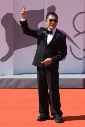 Tony Leung Chiu-wai bei der Premiere des Dokumentarfilms La parte del Leone: una storia della Mostra The Lion s Share: a History of the Mostra und die Verleihung des Goldenen Löwen für das Lebenswerk an Tony Leung Chiu-wai auf der Biennale di Venezia 2023 80. Internationale Filmfestspiele von Venedig im Palazzo del Cinema. Venedig, 02.09.2023