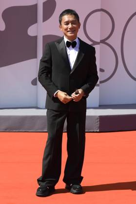 Tony Leung Chiu-wai bei der Premiere des Dokumentarfilms La parte del Leone: una storia della Mostra The Lion s Share: a History of the Mostra und die Verleihung des Goldenen Löwen für das Lebenswerk an Tony Leung Chiu-wai auf der Biennale di Venezia 2023 80. Internationale Filmfestspiele von Venedig im Palazzo del Cinema. Venedig, 02.09.2023