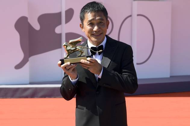 Tony Leung Chiu-wai bei der Premiere des Dokumentarfilms La parte del Leone: una storia della Mostra The Lion s Share: a History of the Mostra und die Verleihung des Goldenen Löwen für das Lebenswerk an Tony Leung Chiu-wai auf der Biennale di Venezia 2023 80. Internationale Filmfestspiele von Venedig im Palazzo del Cinema. Venedig, 02.09.2023