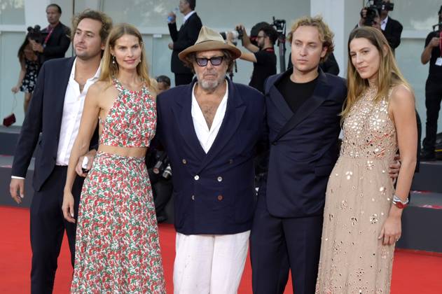 Cy Schnabel, Louise Kugelberg, Julian Schnabel, Stella Schnabel und Olmo Schnabel bei der Verleihung des Kineo Award 2023 auf der Biennale di Venezia 2023 80. Internationale Filmfestspiele von Venedig im Palazzo del Cinema. Venedig, 02.09.2023