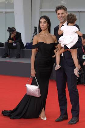 Fabio Fulco mit Ehefrau Veronica Papa und Tochter Agnes bei der Verleihung des Kineo Award 2023 auf der Biennale di Venezia 2023 80. Internationale Filmfestspiele von Venedig im Palazzo del Cinema. Venedig, 02.09.2023