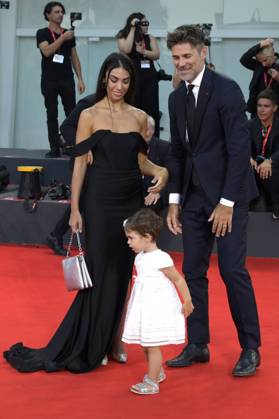 Fabio Fulco mit Ehefrau Veronica Papa und Tochter Agnes bei der Verleihung des Kineo Award 2023 auf der Biennale di Venezia 2023 80. Internationale Filmfestspiele von Venedig im Palazzo del Cinema. Venedig, 02.09.2023