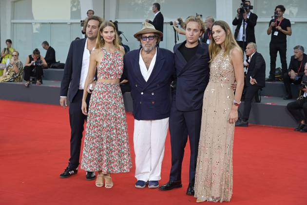 September 2, 2023, Venice Lido, Italy: From (l) to (r) Cy Schnabel, Julian Schnabel, Louise Kugelberg, Stella Schnabel and Olmo Schnabel attend the red carpet of Premio Kineo at 80 Venice Film Festival at Palazzo del cinema. Venice Lido Italy - ZUMAs197 20230902_aaa_s197_287 Copyright: xMarioxCartellix