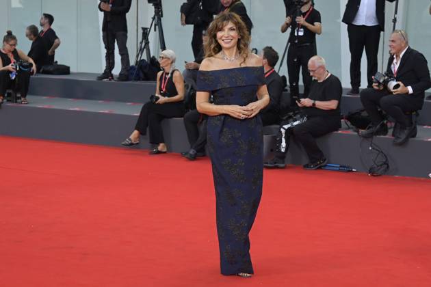 September 2, 2023, Venice Lido, Italy: Maria Pia Calzone attends the red carpet of Premio Kineo at 80 Venice Film Festival at Palazzo del Cinema. Venice Lido Italy - ZUMAs197 20230902_aaa_s197_308 Copyright: xMarioxCartellix