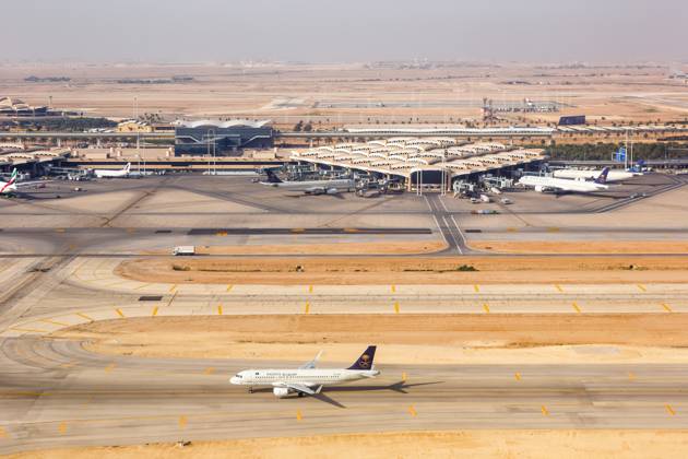 Luftbild des Flughafen Riad International Airport in Saudi-Arabien Riad, Saudi-Arabien - 15. Februar 2023: Luftbild des Flughafen Riad International Airport in Riad, Saudi-Arabien.