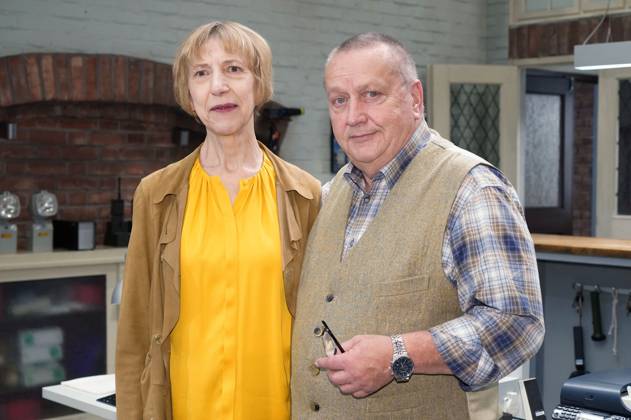 Katharina Blaschke und Udo Kroschwald beim Fototermin am Set der ZDF Krimiserie SOKO Wismar im Studio Adlershof. Berlin, 04.09.2023