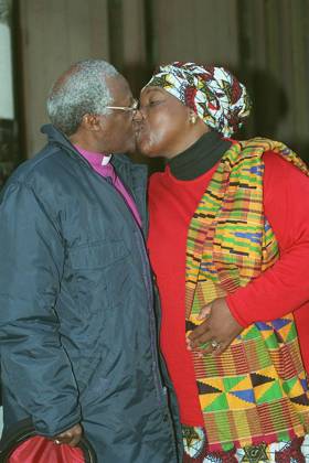 The Most Rev ARCHBISHOP DESMOND TUTU Archbishop of Cape Town, South Africa. Born Klerksdorp, South Africa. At Southwark Cathedral, London, where he received an honorary doctorate of laws, from South Bank University. With his wife LEAH TUTU COMPULSOR The Most Rev ARCHBISHOP DESMOND TUTU Archbishop of Cape Town, South Africa. Born Klerksdorp, South Africa. At Southwark Cathedral, London, where he received an honorary doctorate of laws, from South Bank University. With his wife LEAH TUTU COMPULSORY CREDIT: UPPA Photoshot Photo URK 008538 A-12 25.10.1994, Credit: uppa.co.uk Avalon United Kingdom  Copyright: x xuppa.co.ukx xAvalonx 0503416375