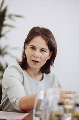 Annalena Baerbock (Bündnis 90 Die Grünen), Bundesministerin des Auswärtigen, gibt der Funke Mediengruppe am 05.09.2023 ein Interview in ihren Büroräumen im Auswärtigen Amt Copyright: AnikkaxBauer
