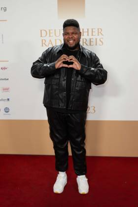 Ray DALTON, Musiker, Roter Teppich, Red Carpet Show, Ankunft, arrival, Verleihung des Deutschen Radiopreises 2023 in Hamburg am 07.09.2022,