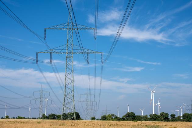 Strommasten, Hochspannungsleitungen und Windkraftanlagen Strommasten, Hochspannungsleitungen und Windkraftanlagen in Deutschland Copyright: xZoonar.com elxeneizex 19903108