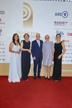 RECORD DATE NOT STATED DEUTSCHER RADIOPREIS 2023 07.09.2023 Grit Leithäuser,Elke Büdenbender, Peter Tschentscher, Eva-Maria Tschentscher, Katja Marx (Programmdirektorin NDR), Verleihung Deutscher Radiopreis 2023 in der Neuen Flora, Hamburg, 07.09.2023 Copyright: xEventpressxMPx