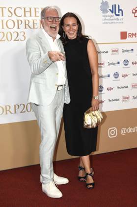 Wolfgang Trepper mit Ehefrau Kirstin Tiemann bei der Verleihung des Deutschen Radiopreises 2023 im Musical Theater Neue Flora. Hamburg, 07.09.2023