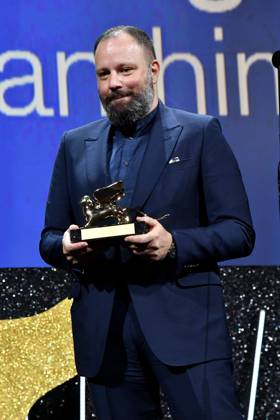 80th Venice Film Festival 2023, Awards ceremony - Awards ceremony . Pictured: GOLDEN LION for best film to: POOR THINGS by Yorgos Lanthimos  Copyright: xAlbertoxTerenghix xipa-agency.nex xPoolxPhotoxEventsx02x IPA_IPA40181894