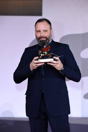 80th Venice Film Festival 2023, Awards ceremony - Awards ceremony 80th Venice Film Festival 2023, Awards ceremony - Awards ceremony . Pictured: GOLDEN LION for best film to: POOR THINGS by Yorgos Lanthimos Venice Italy  Copyright: xIPA ABACAx BRIPA20230909_960 IPA ABACAx BRIPA20230909_960
