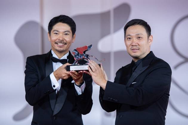 Venice Winners Red Carpet Hitoshi Omika and Ryusuke Hamaguchi pose with the Silver Lion Grand Jury Prize Award for Evil Does Not Exist during the Winners Red Carpet as part of the 80th Venice Film Festival (Mostra) in Venice, Italy on September 09, 2023. Photo by Aurore Marechal ABACAPRESS.COM Venice Italy  Copyright: xMarechalxAurore ABACAx 867017_042 MarechalxAurore ABACAx 867017_042