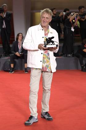 Adriaan Lokman mit dem Sonderpreis der Jury für Immersivität für Flow beim Photocall mit den Preisträgern der Biennale di Venezia 2023 80. Internationale Filmfestspiele von Venedig im Palazzo del Casino. Venedig, 09.09.2023