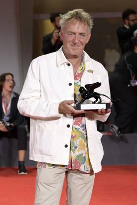 Adriaan Lokman mit dem Sonderpreis der Jury für Immersivität für Flow beim Photocall mit den Preisträgern der Biennale di Venezia 2023 80. Internationale Filmfestspiele von Venedig im Palazzo del Casino. Venedig, 09.09.2023