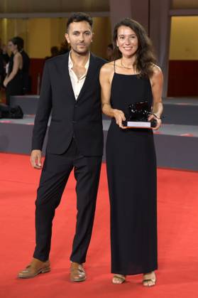 Ilan Cohen und Marion Burger mit dem Preis für immersive Leistungen bei Emperor beim Photocall mit den Preisträgern der Biennale di Venezia 2023 80. Internationale Filmfestspiele von Venedig im Palazzo del Casino. Venedig, 09.09.2023