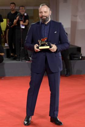 Yorgos Lanthimos mit dem Goldenen Löwen für den besten Fim Poor Things beim Photocall mit den Preisträgern der Biennale di Venezia 2023 80. Internationale Filmfestspiele von Venedig im Palazzo del Casino. Venedig, 09.09.2023
