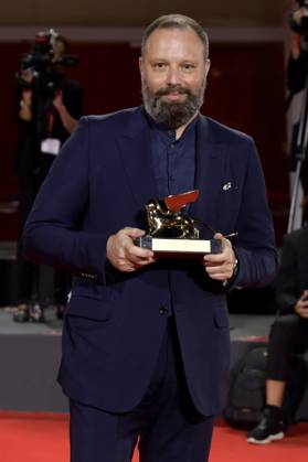 Yorgos Lanthimos mit dem Goldenen Löwen für den besten Fim Poor Things beim Photocall mit den Preisträgern der Biennale di Venezia 2023 80. Internationale Filmfestspiele von Venedig im Palazzo del Casino. Venedig, 09.09.2023